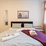 شقة Modernes Mit Kueche, Wlan & Gemeinschaftsbad