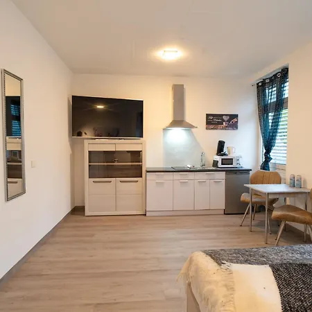 شقة Modernes Mit Kueche, Wlan & Gemeinschaftsbad *