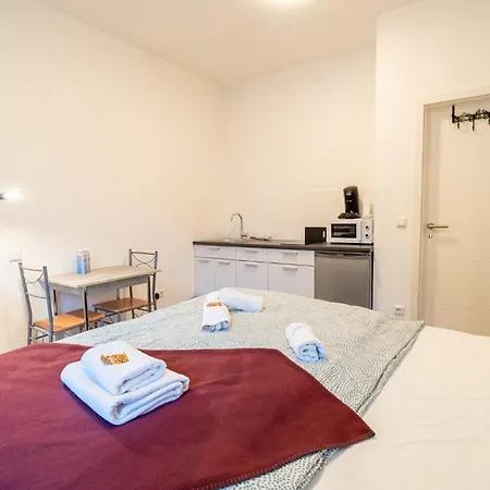 Apartamento Modernes Mit Küche, Wlan&gemeinschaftsbad